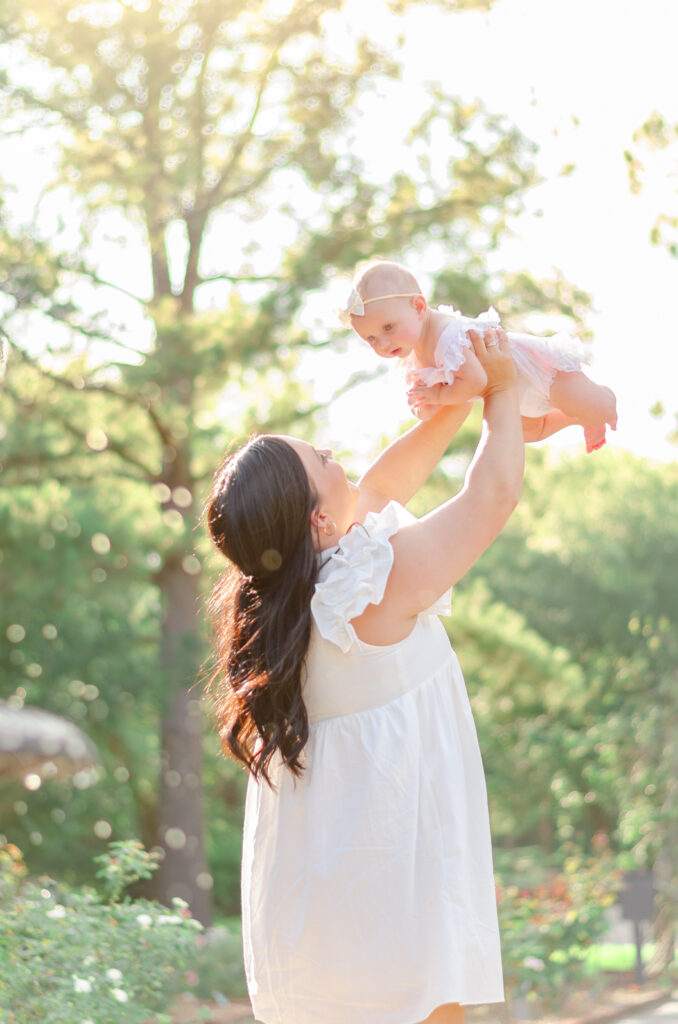 mom throwing six month old by amsterdam family photographer