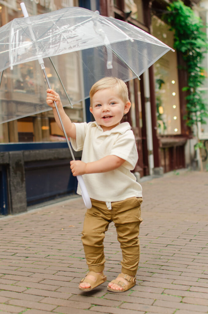 toddler with umbrella amsterdam fall photography