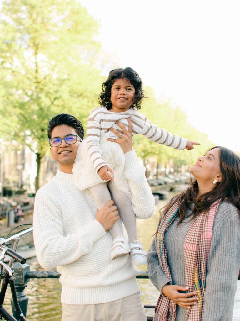 Golden hour light highlighting a family along Keizersgracht.
