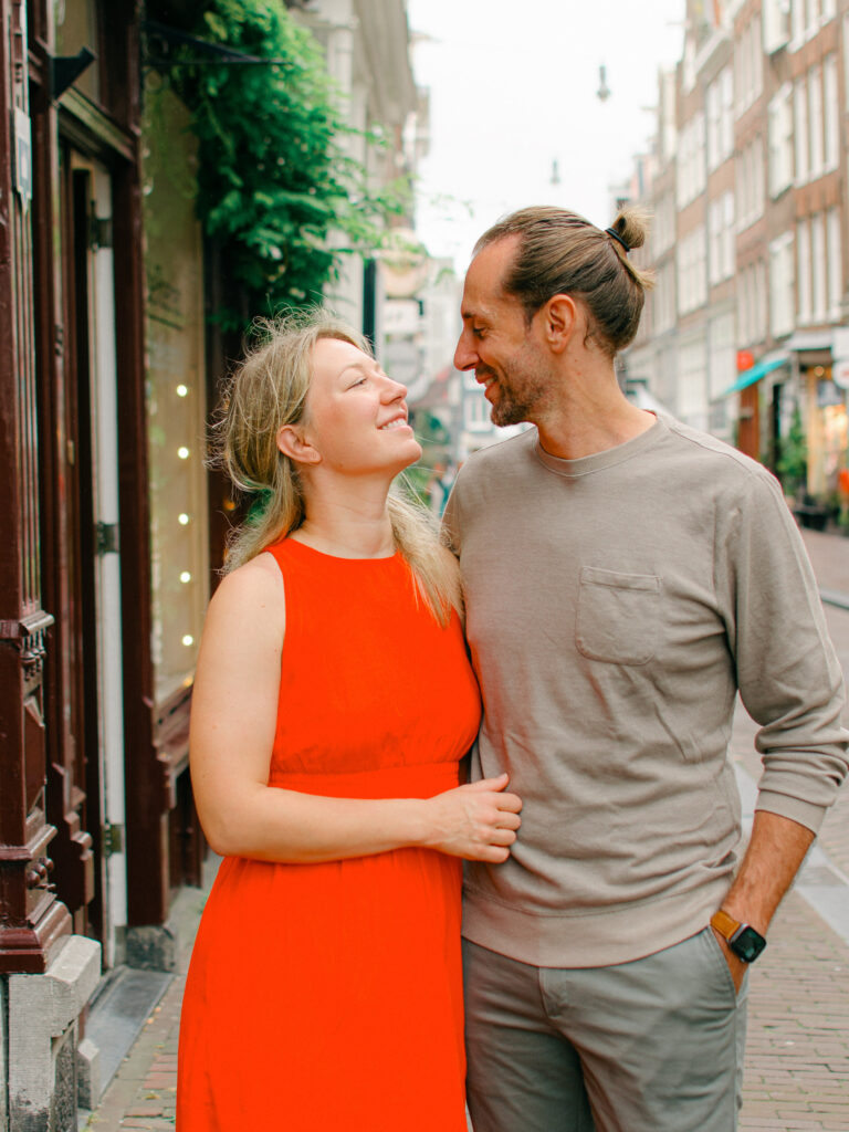 A couple embrace in Amsterdam, near Keizersgracht.
