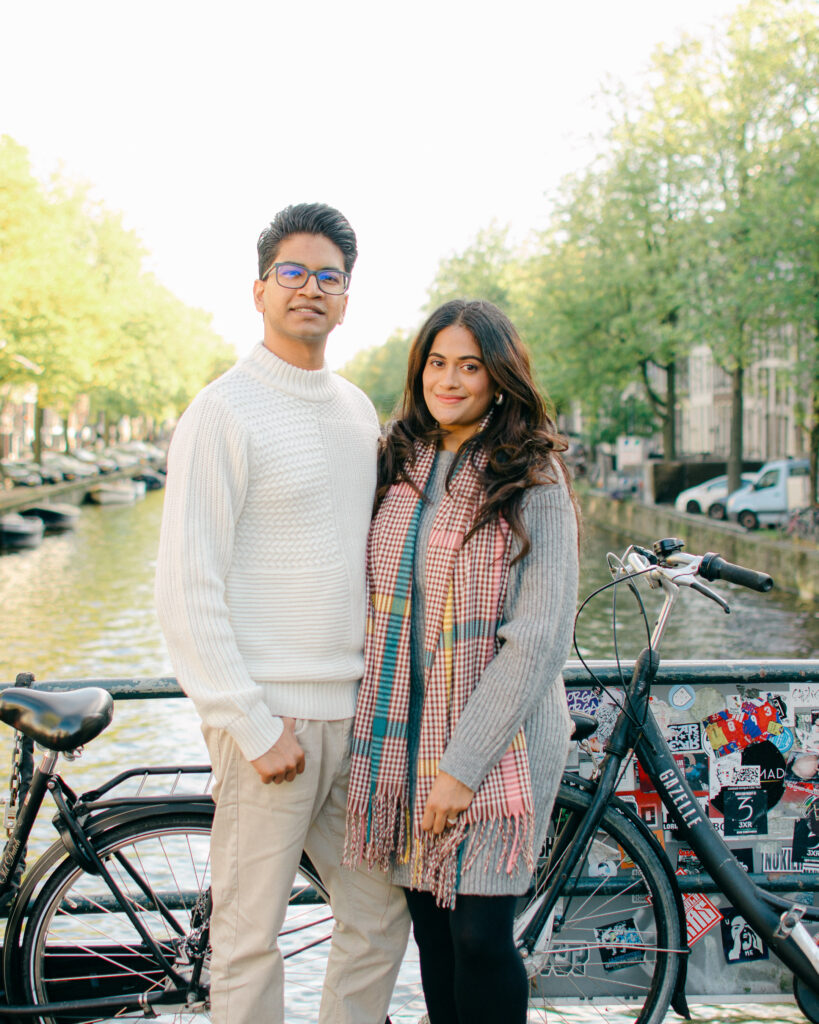 Close-up of smiling parents during a Keizersgracht family photoshoot.
