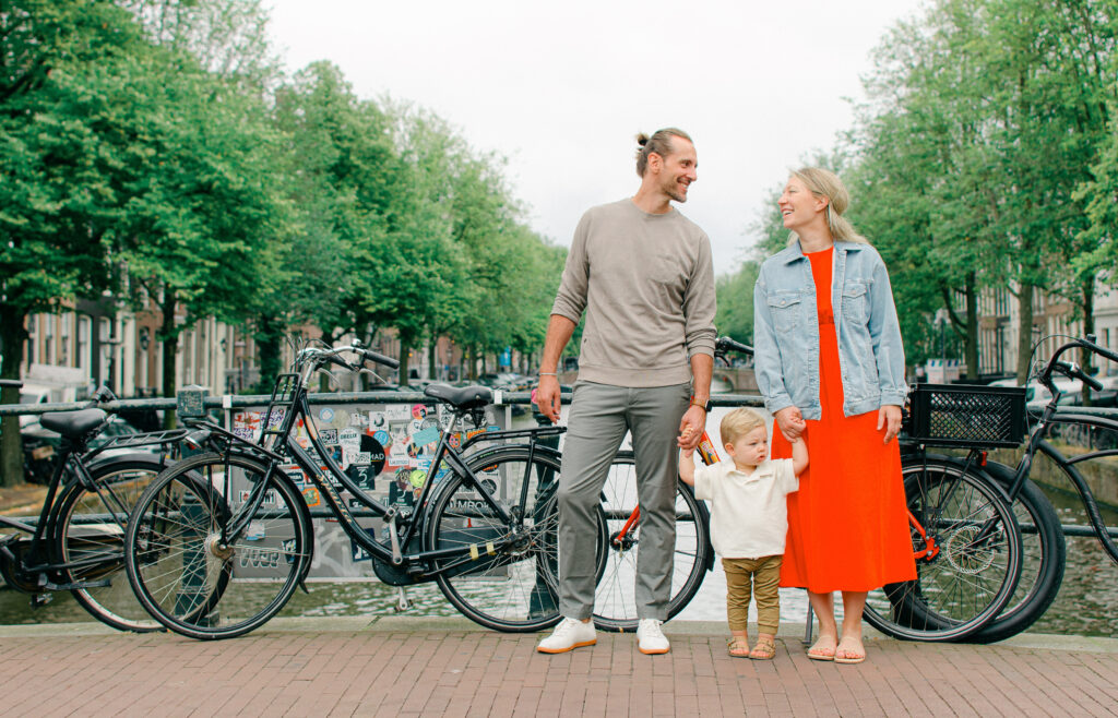 Family explores the Nine Streets of Amsterdam together with their toddler.